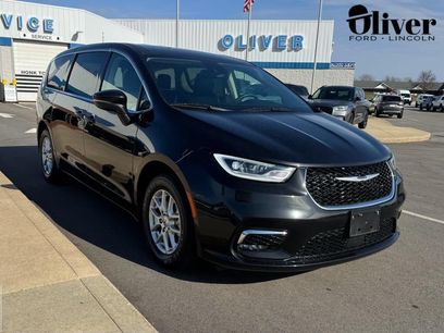Used 2023 Chrysler Pacifica Touring-L
