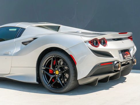 Used 2022 Ferrari F8 Tributo RWD image 22