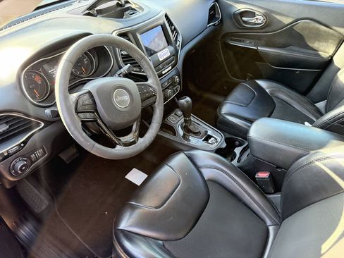 Used 2020 Jeep Cherokee Latitude Plus FWD image 7