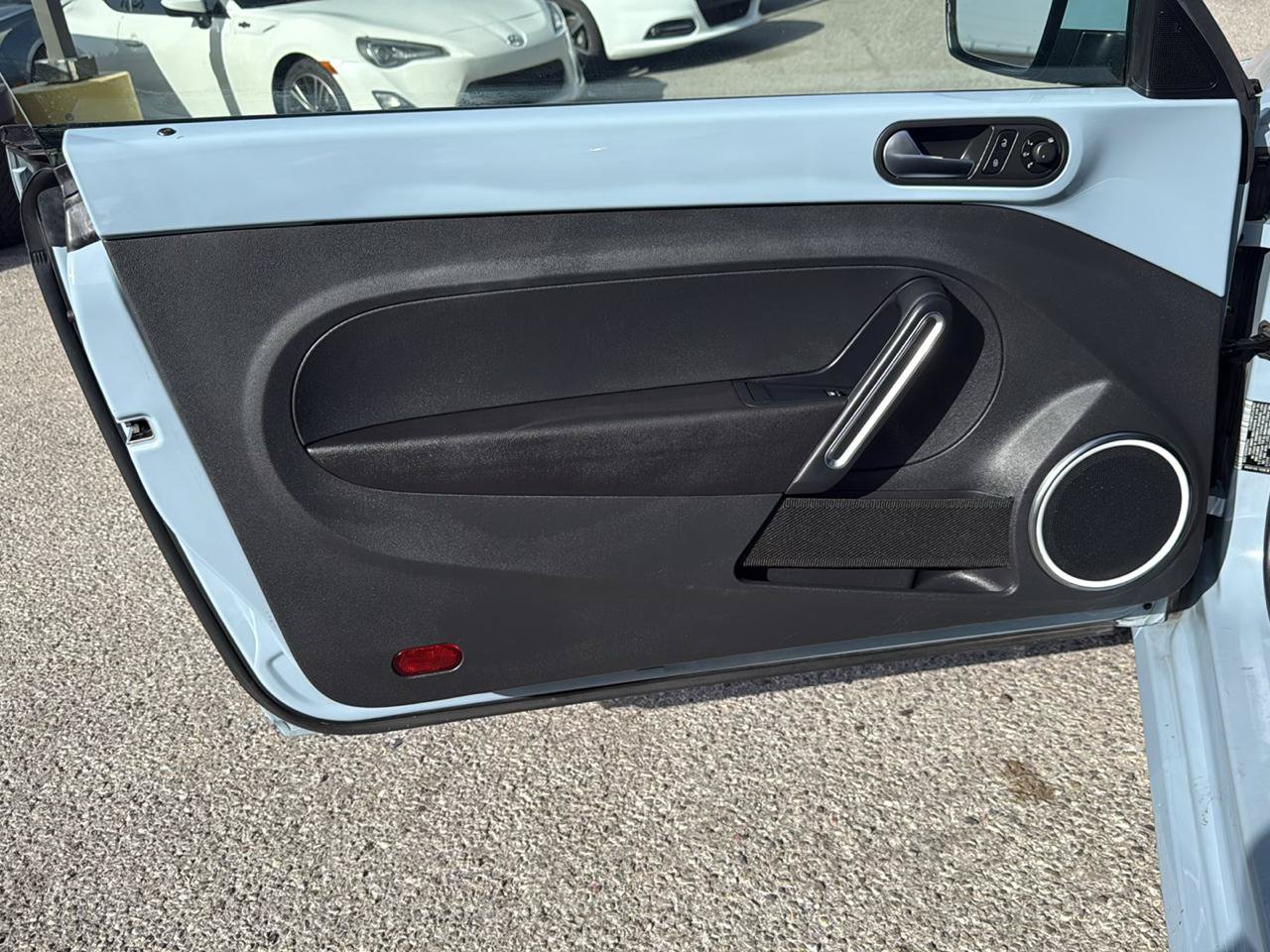 Used 2013 Volkswagen Beetle 2.5 FWD image 11