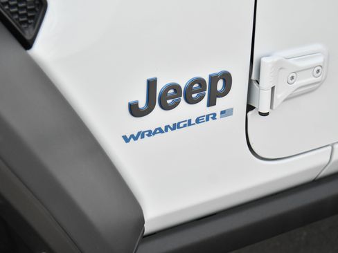 Used 2024 Jeep Wrangler Willys image 14