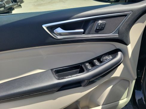 Used 2018 Ford Edge Titanium FWD image 28