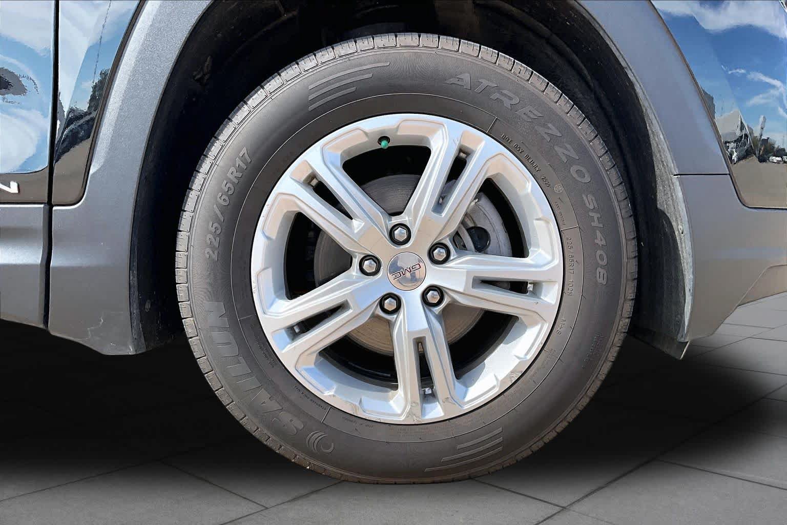 Used 2024 GMC Terrain SLE AWD/4WD image 11