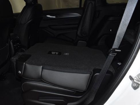 New 2025 Jeep Grand Cherokee L Altitude image 30