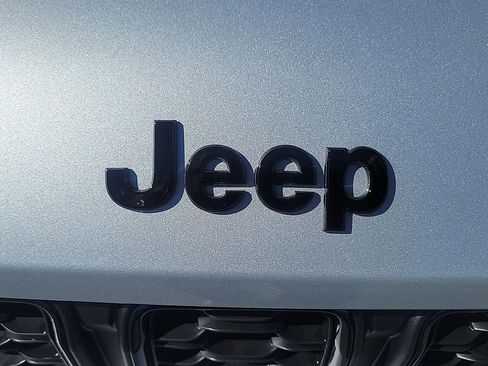 New 2025 Jeep Grand Cherokee L Altitude image 9