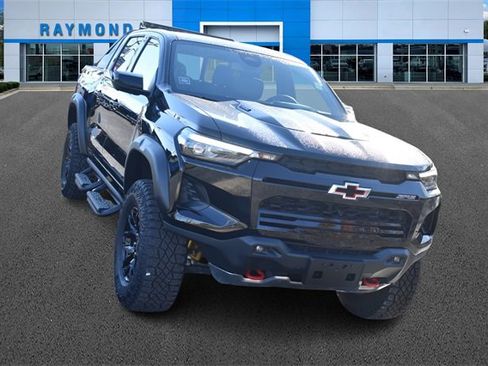 Certified 2025 Chevrolet Colorado ZR2 w/ Midnight Edition image 9