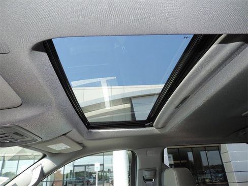 New 2026 GMC Sierra 1500 SLT image 9