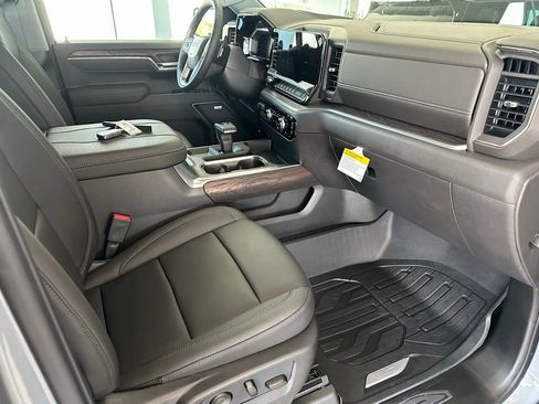 New 2026 GMC Sierra 1500 SLT w/ SLT Premium Package image 14