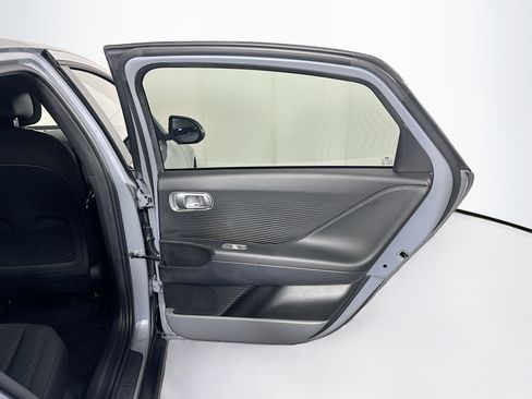 Used 2024 Hyundai Ioniq 6 SE RWD image 32