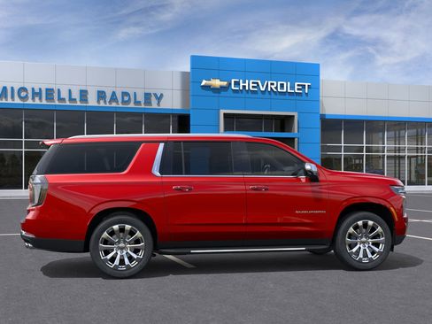 New 2026 Chevrolet Suburban Premier image 5