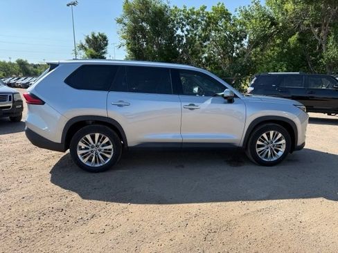 Used 2024 Toyota Grand Highlander AWD image 7