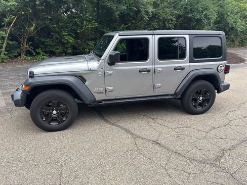Used 2018 Jeep Wrangler Unlimited Sport S AWD/4WD image 2