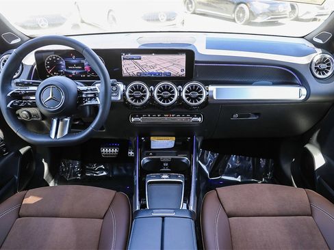 Used 2024 Mercedes-Benz GLB 250 image 11