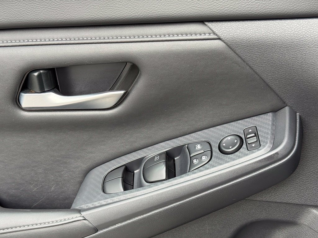 Used 2025 Nissan Sentra SV FWD image 23