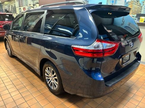 Used 2018 Toyota Sienna XLE Premium image 7