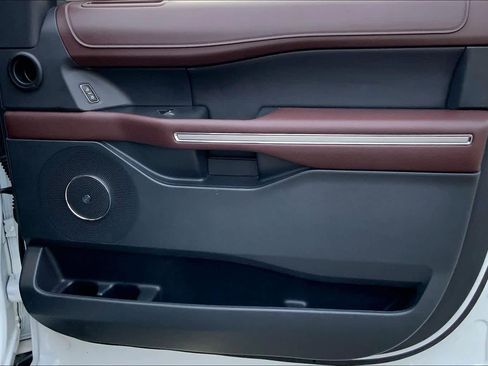 Used 2022 Ford Expedition Max Limited image 21