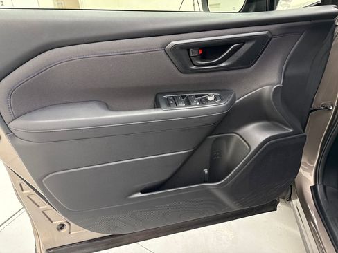 Used 2025 Subaru Forester Premium image 11