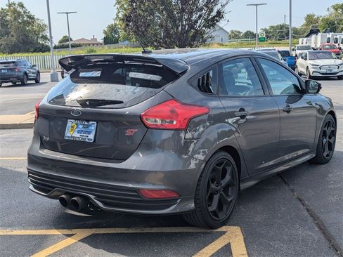Used 2018 Ford Focus ST image 3