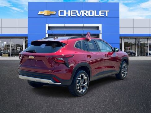 Used 2024 Chevrolet Trax LT w/ Driver Confidence Package FWD image 5