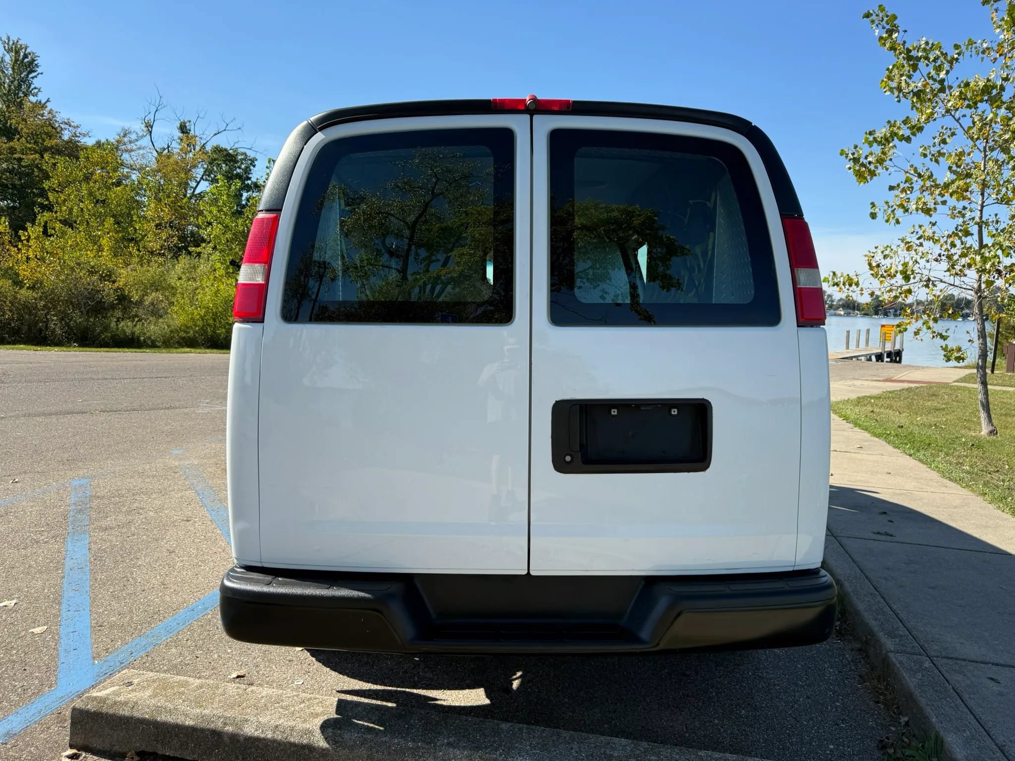 Used 2015 GMC Savana 2500 RWD image 6
