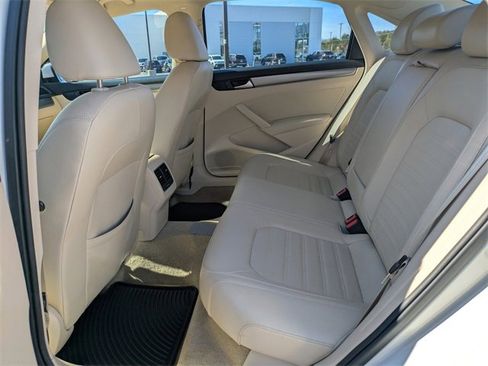 Used 2015 Volkswagen Passat 1.8T SE image 14