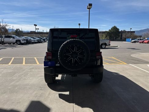 Used 2018 Jeep Wrangler Unlimited Sahara image 5