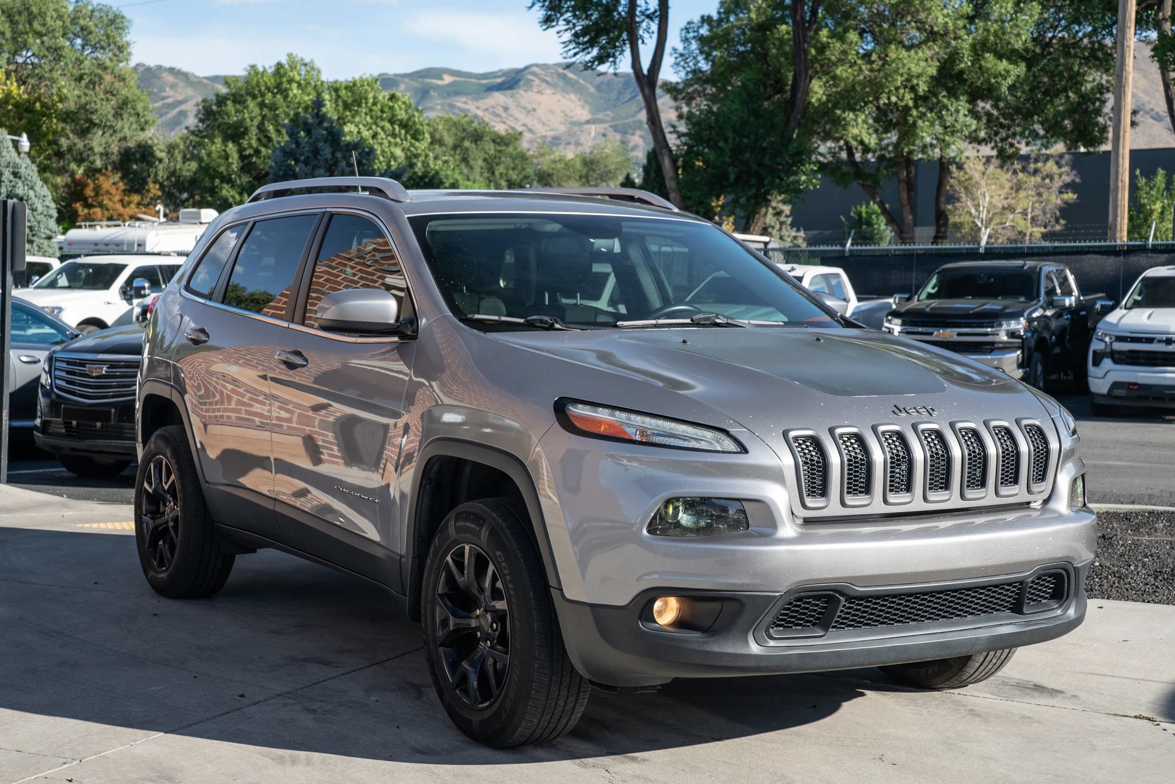 Used 2018 Jeep Cherokee Latitude Plus w/ Comfort/Convenience Group AWD/4WD image 10