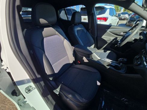 Used 2025 Buick Envista Preferred image 18