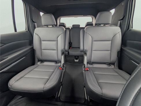 New 2026 Chevrolet Traverse LT w/ Sun and Wheel Package FWD image 33