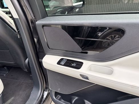 Used 2026 Lincoln Aviator AWD image 24