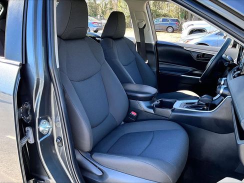 Certified 2022 Toyota RAV4 LE image 9