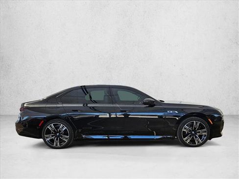 New 2026 BMW i7 M70 w/ Executive Package image 4