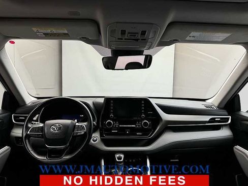 Used 2021 Toyota Highlander XLE image 12