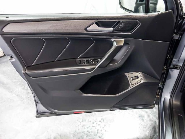 Used 2024 Volkswagen Tiguan SE FWD image 26