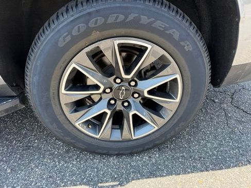 Used 2022 Chevrolet Tahoe LT w/ Luxury Package AWD/4WD image 9