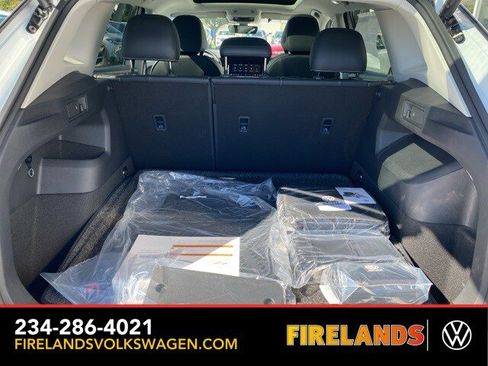 New 2025 Volkswagen Tiguan SE image 59