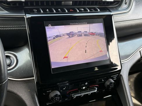 Used 2023 Jeep Grand Cherokee L Laredo image 22