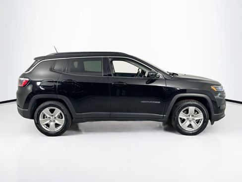 Used 2022 Jeep Compass Latitude image 4
