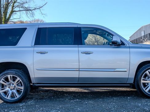 Used 2020 Cadillac Escalade ESV Premium Luxury image 6