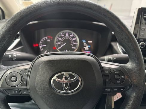 Used 2020 Toyota Corolla LE image 19