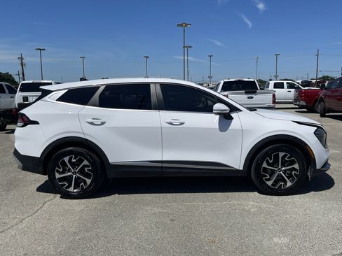 Used 2025 Kia Sportage EX FWD image 3