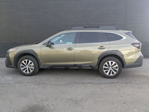 Used 2025 Subaru Outback Premium image 8
