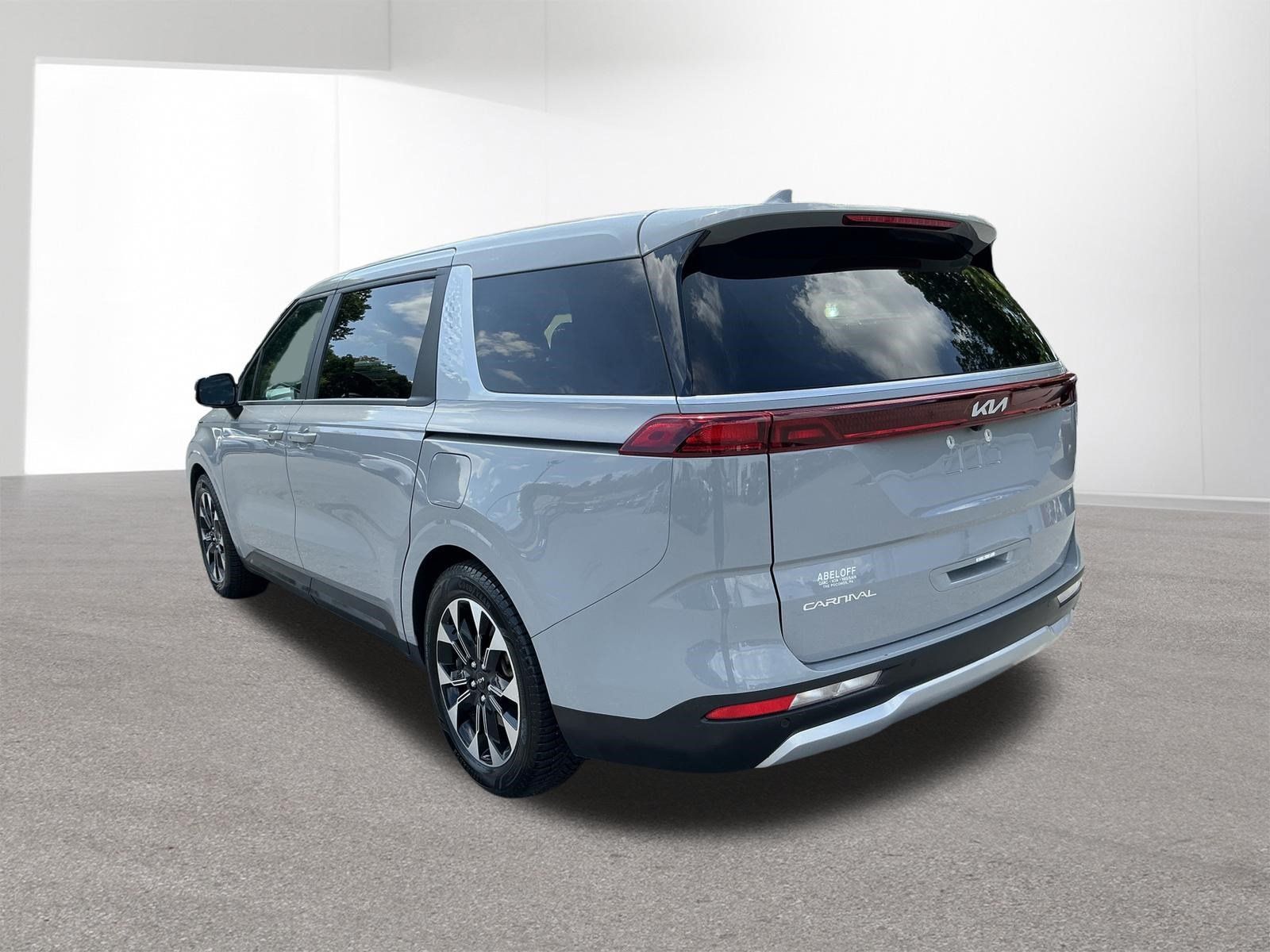 Used 2024 Kia Carnival EX FWD image 9