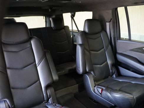 Used 2019 Cadillac Escalade ESV Platinum w/ Escalade Sport Edition image 35