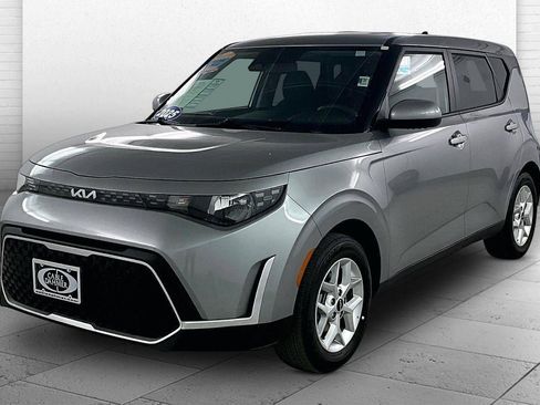 Used 2025 Kia Soul LX FWD image 3