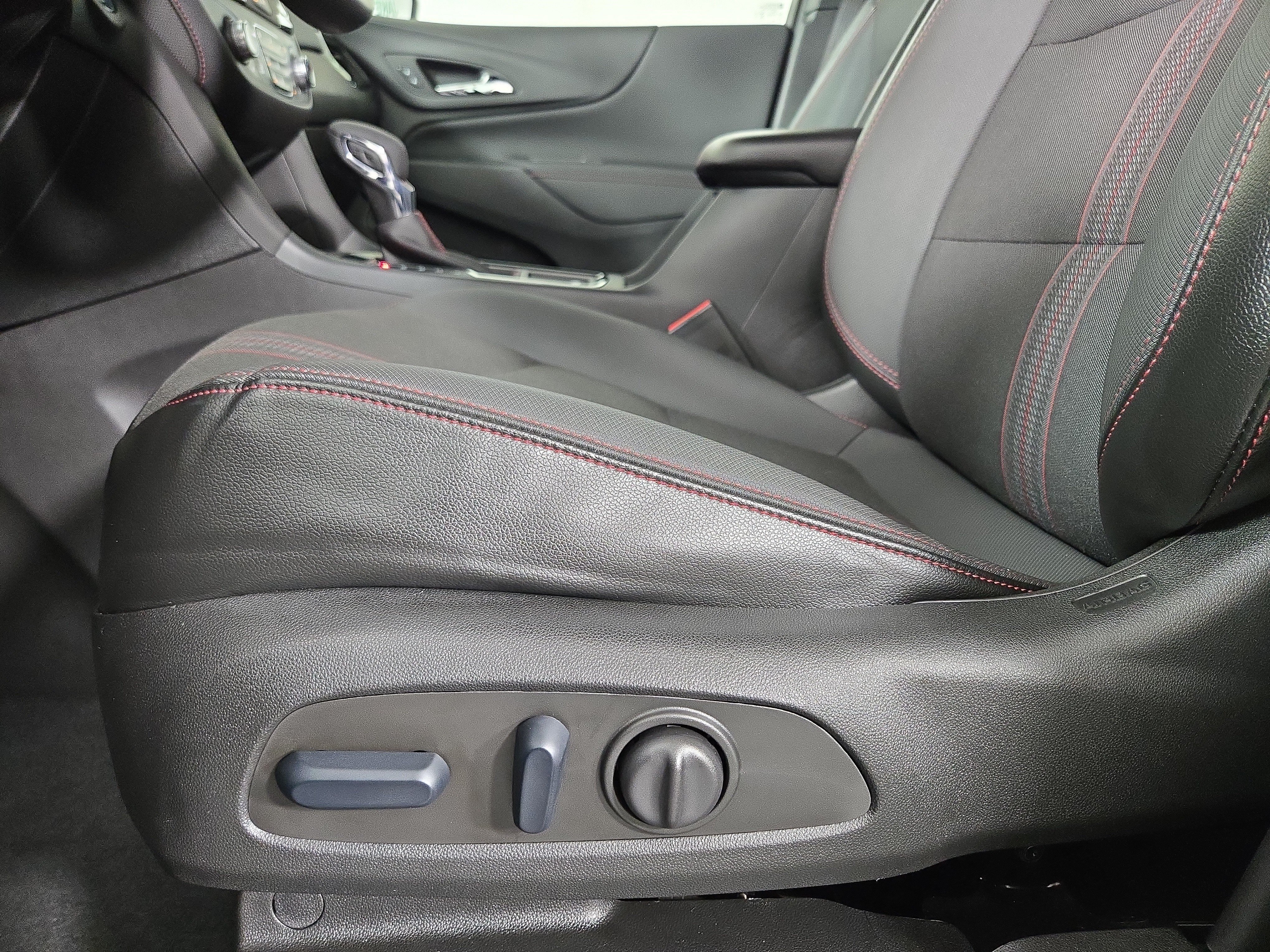 Certified 2024 Chevrolet Equinox RS FWD image 30