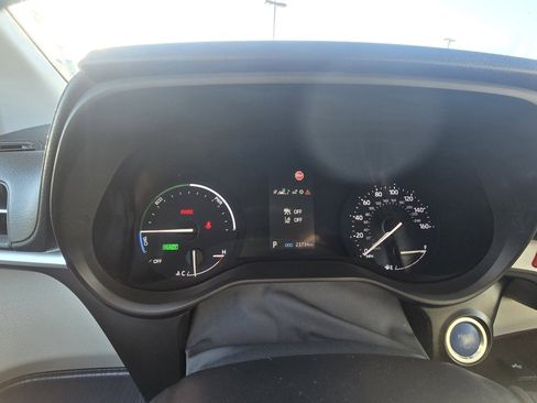 Certified 2024 Toyota Sienna LE image 19