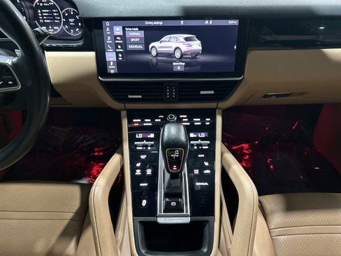 Used 2019 Porsche Cayenne AWD/4WD image 4