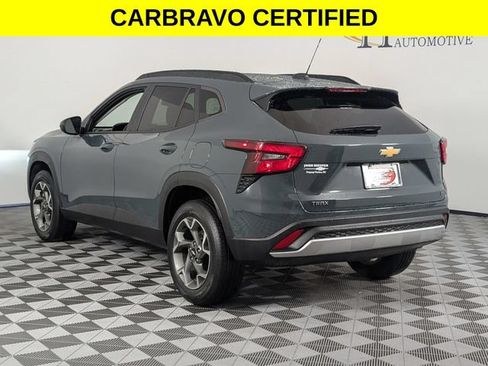 Certified 2025 Chevrolet Trax LT FWD image 5