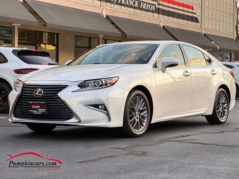 Used 2018 Lexus ES 350 w/ Navigation System Package image 2